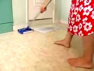 korea fetishboy housewife cleans with no underwear